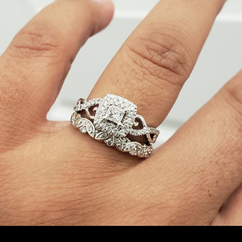 Zales Dazzling 10k gold diamond engagement ring and wedding band set - Picture 8 of 12